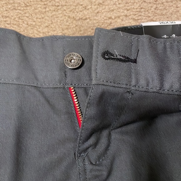 Dickies Skateboarding signature interior red detailing. - Picture 5 of 11